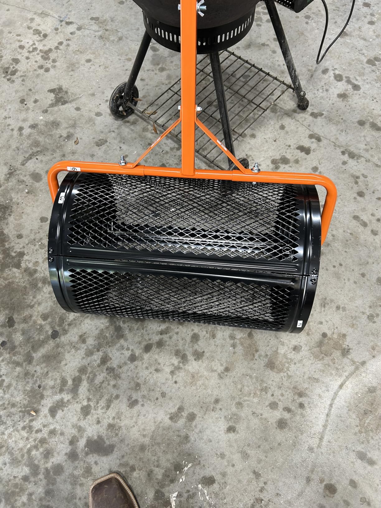 VEVOR Broadcast Spreader, 9.8ft Spreading Width, Push Broadcast Spreader with 10