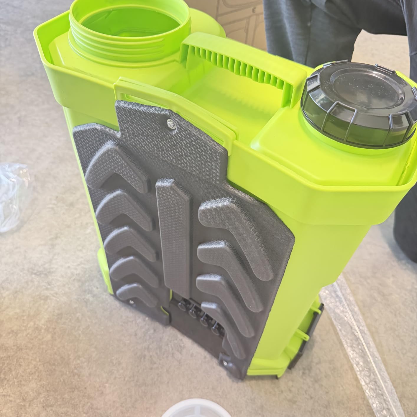 Battery Powered Backpack Sprayer 5.3 Gallon Electric Garden Sprayer, 100 PSI Adjustable Pressure customer photo 2