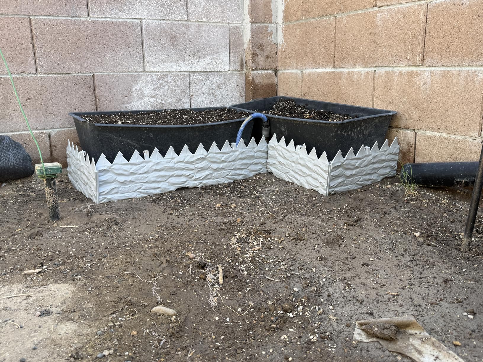 20-Pack No Dig Garden Edging Borders, 20FT Plastic Lawn Edging | with Spikes & Stone Texture - Easy Interlocking Landscape Edging for Yard, Flower Bed, Driveway, Heavy-Duty & Easy Install customer photo 1
