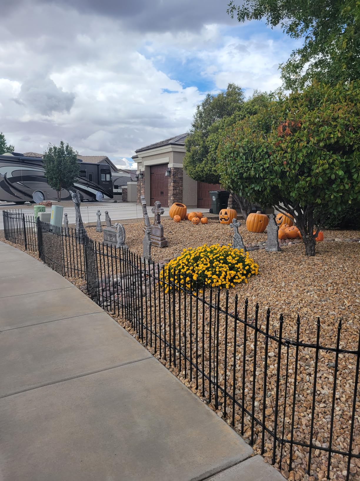ARIFARO 5 Panels Metal Garden Fence 42