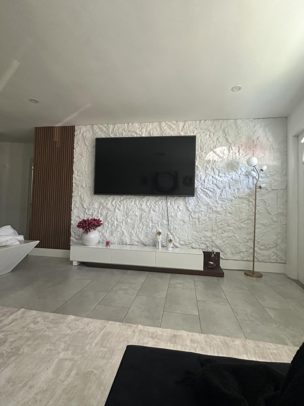 4Pcs Faux Stone Wall Panel 43.3''x23.6'', Lava Stone Design, White | PU Stone Wall Panel for Interior Wall Decor, Bedroom, Living Room, Office customer photo 1