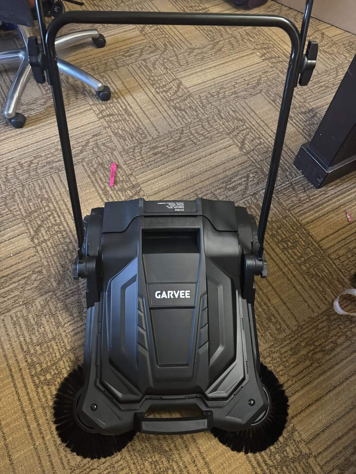 Garvee Walk-Behind Hand Push Floor Sweeper, 25.6 in Sweeping Width Manual Non-Electric, 5-Gallon Waste Container, Adjustable Folding Handle for Garage, Workshop, Driveway, Patio customer photo 1
