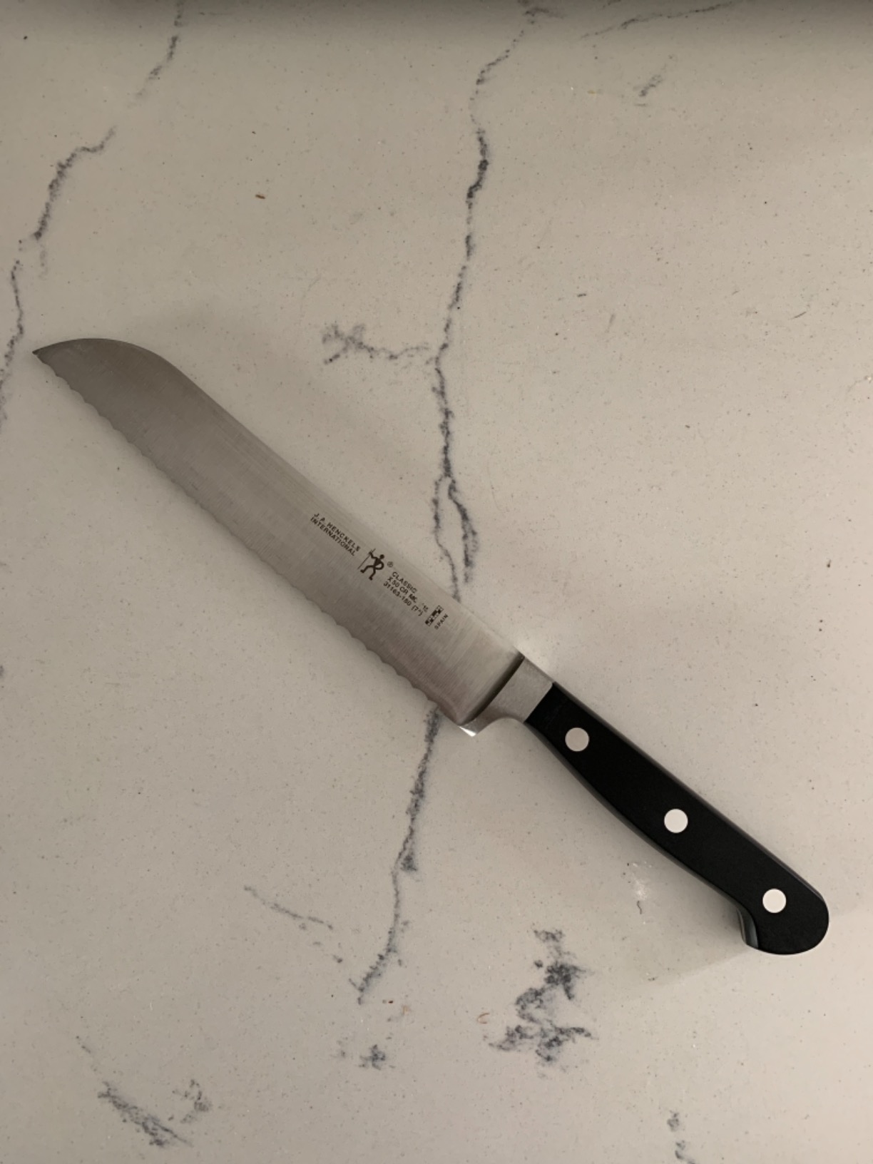 HENCKELS Classic Razor-Sharp 7-inch Bread Knife, Cake Knife, German Engineered Informed by 100+ Years of Mastery customer photo 2