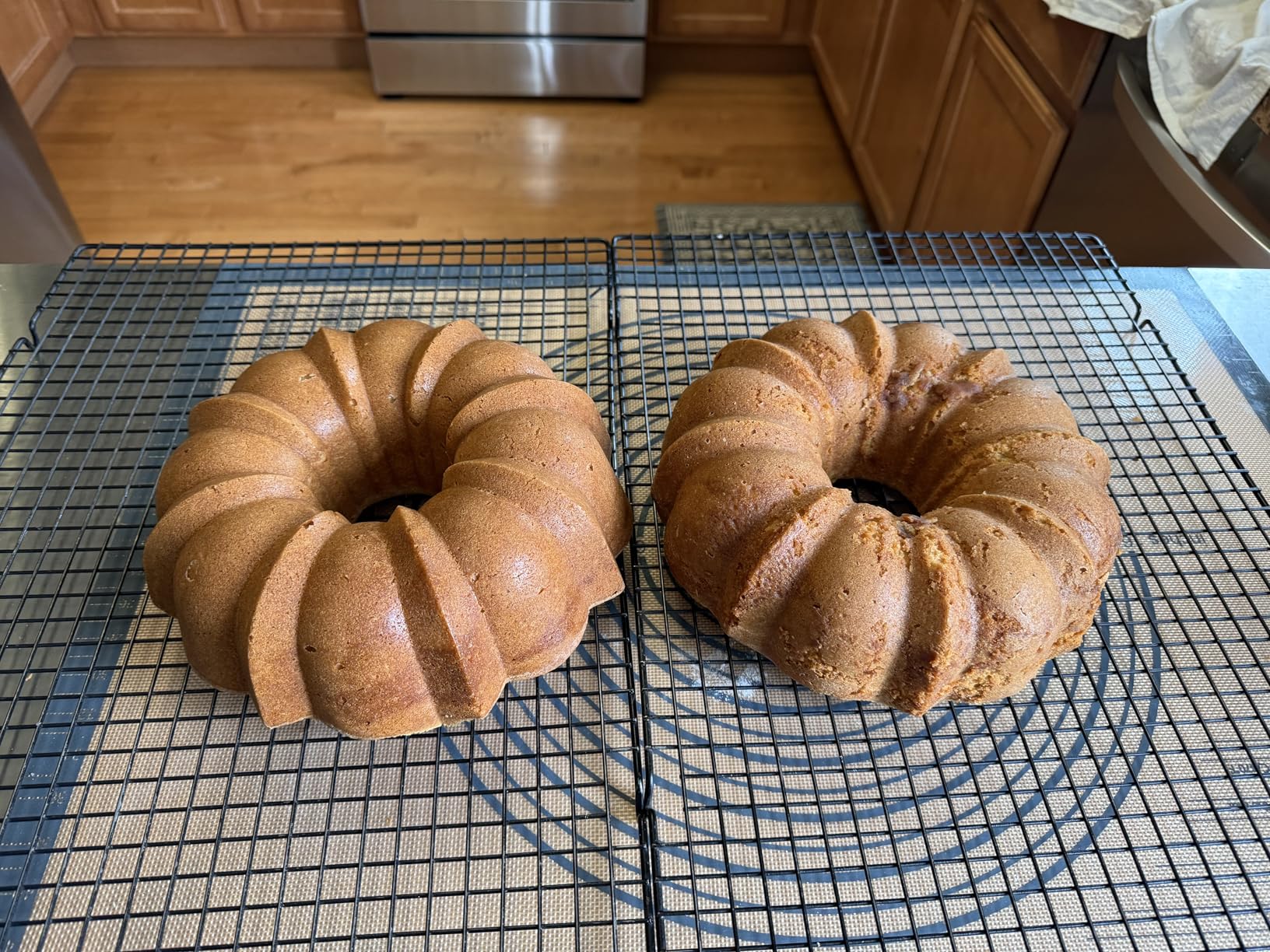 Nordic Ware Anniversary Bundt, 15 Cup, Silver customer photo 2