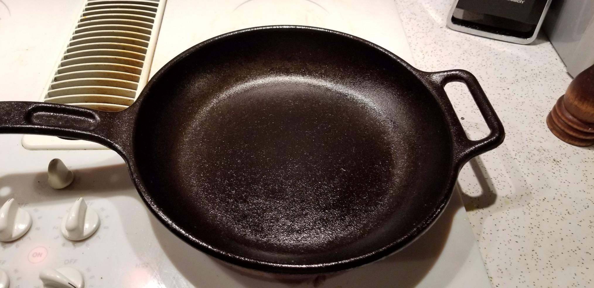 Lodge BOLD 12 Inch Seasoned Cast Iron Skillet with Loop Handles, Design-Forward Cookware customer photo 1