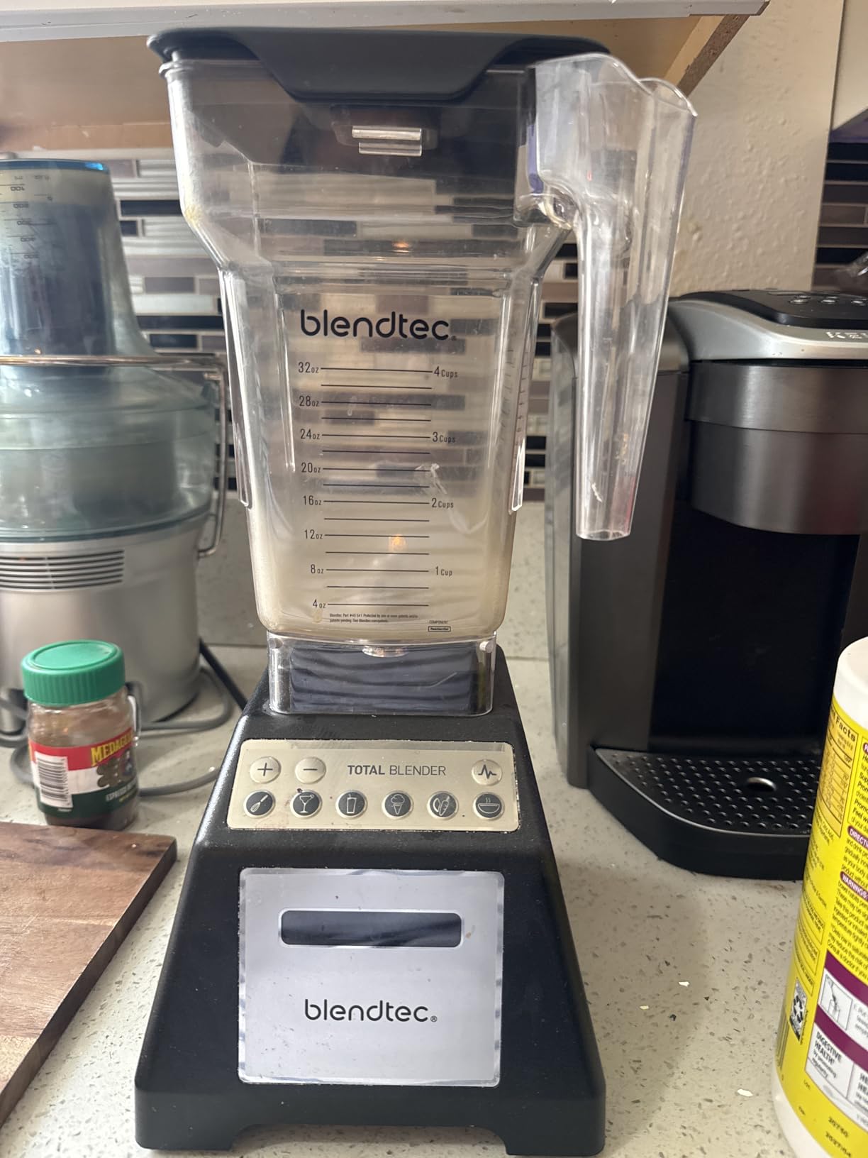 Blendtec Total Blender Classic (Black) & 75oz FourSide Jar - 10-Speed Professional-Grade, High-Power Kitchen Blender with Six Pre-Programmed Cycles customer photo 1