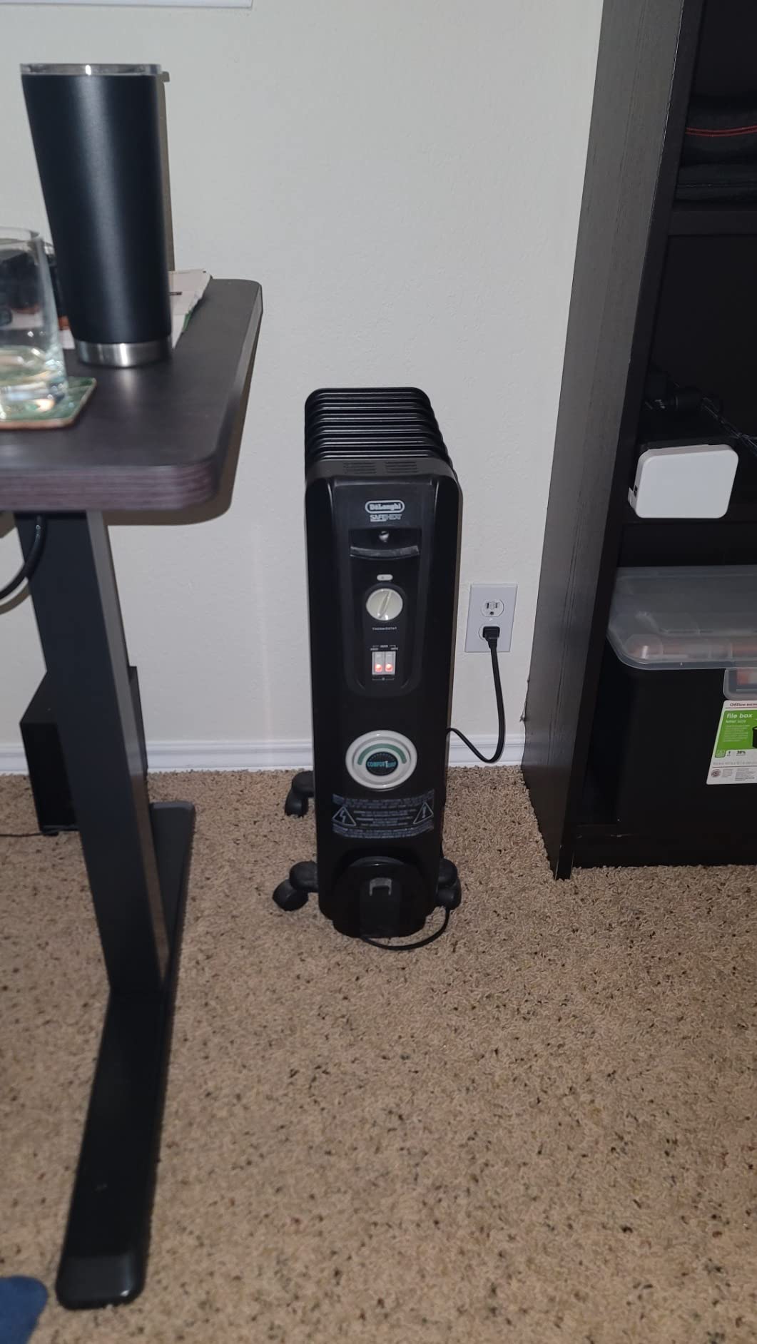 De'Longhi Oil Filled Radiator Heater, 1500W Electric Space Heater for Indoor Use, Portable Room Heater, Energy Saving, Full Room Like Office and Bedroom with Safety Features, EW7707CM customer photo 2