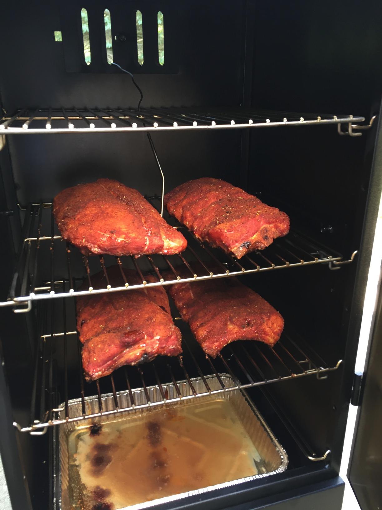 Masterbuilt 30-Inch Dual Fuel Propane & Charcoal Vertical Smoker with 730 Sq. In. Cooking Space, Push-Button Ignition, Temperature Gauge, 4 Smoking Racks, Black customer photo 1