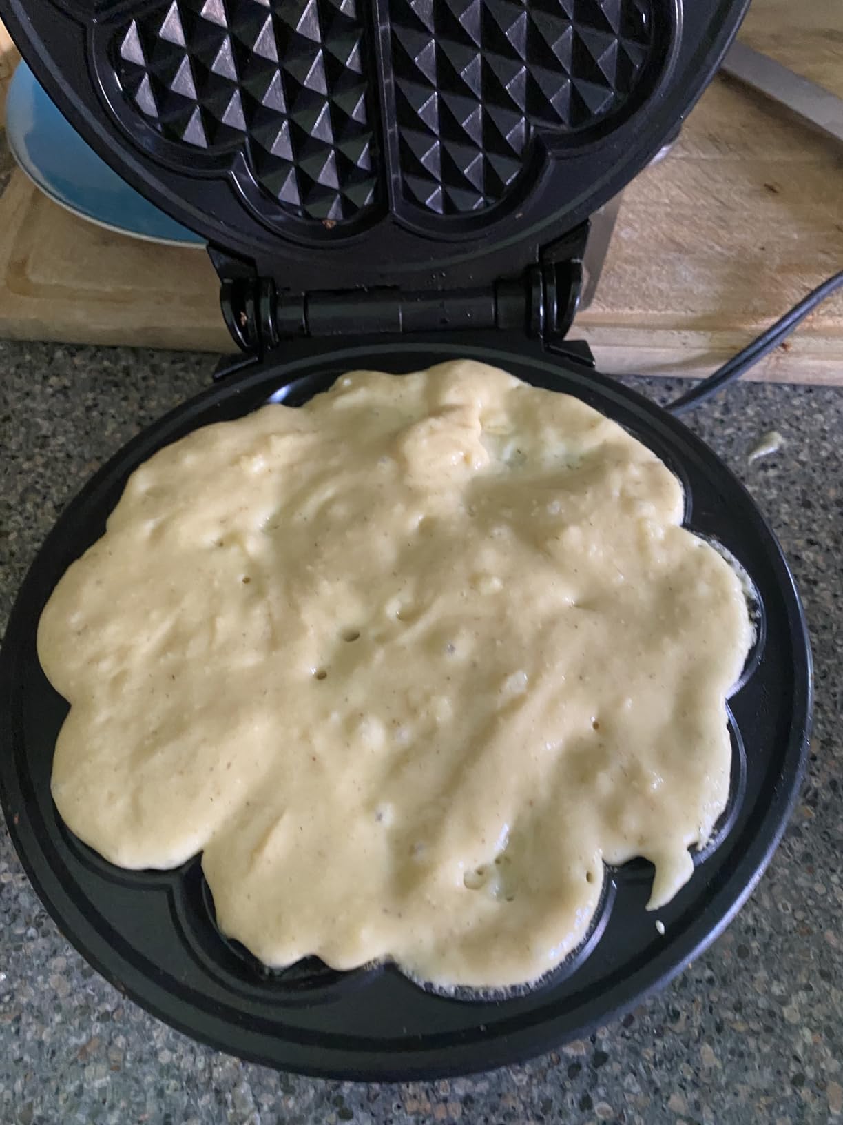Chefman WM520 Heart Shaped Iron Waffle Maker - Eco-Friendly PTFE and PFOA Free Non Stick Plates, 8-Inch customer photo 2