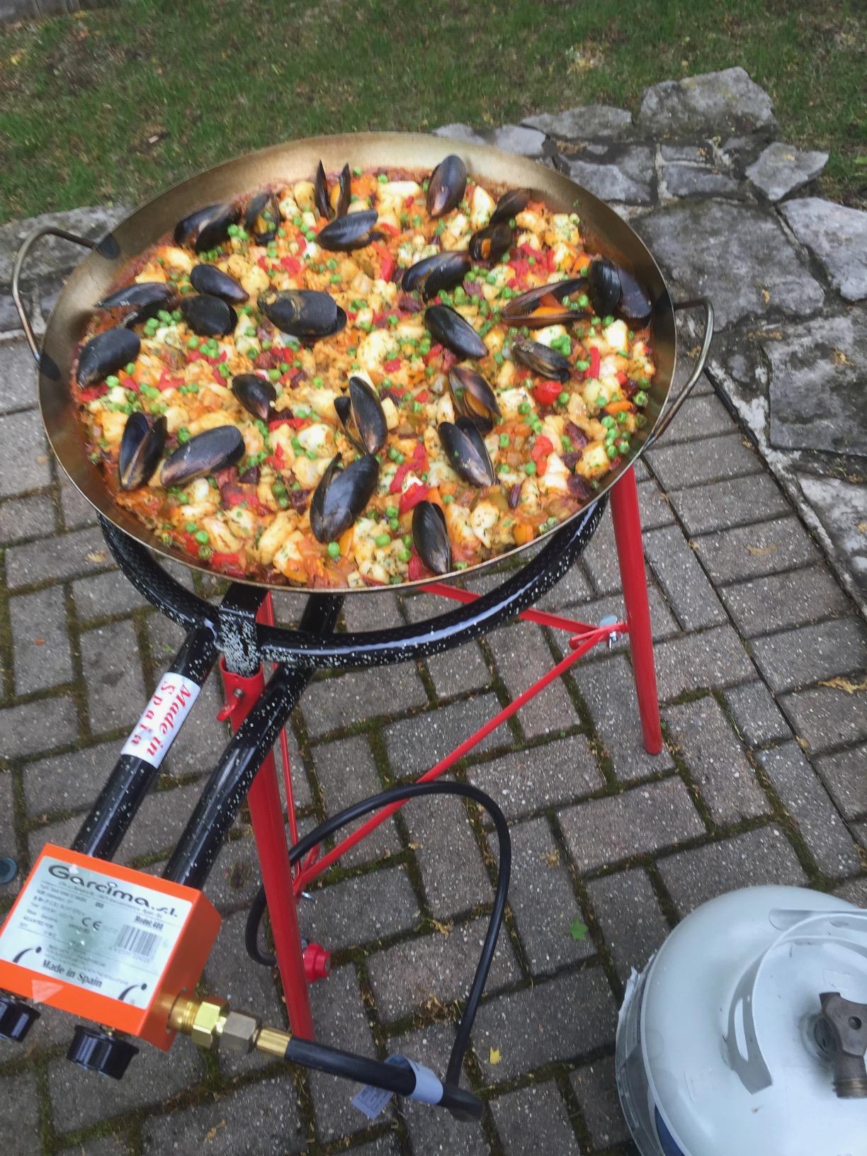 Matfer Bourgeat Black Carbon Steel Paella Pan, 15 1/2