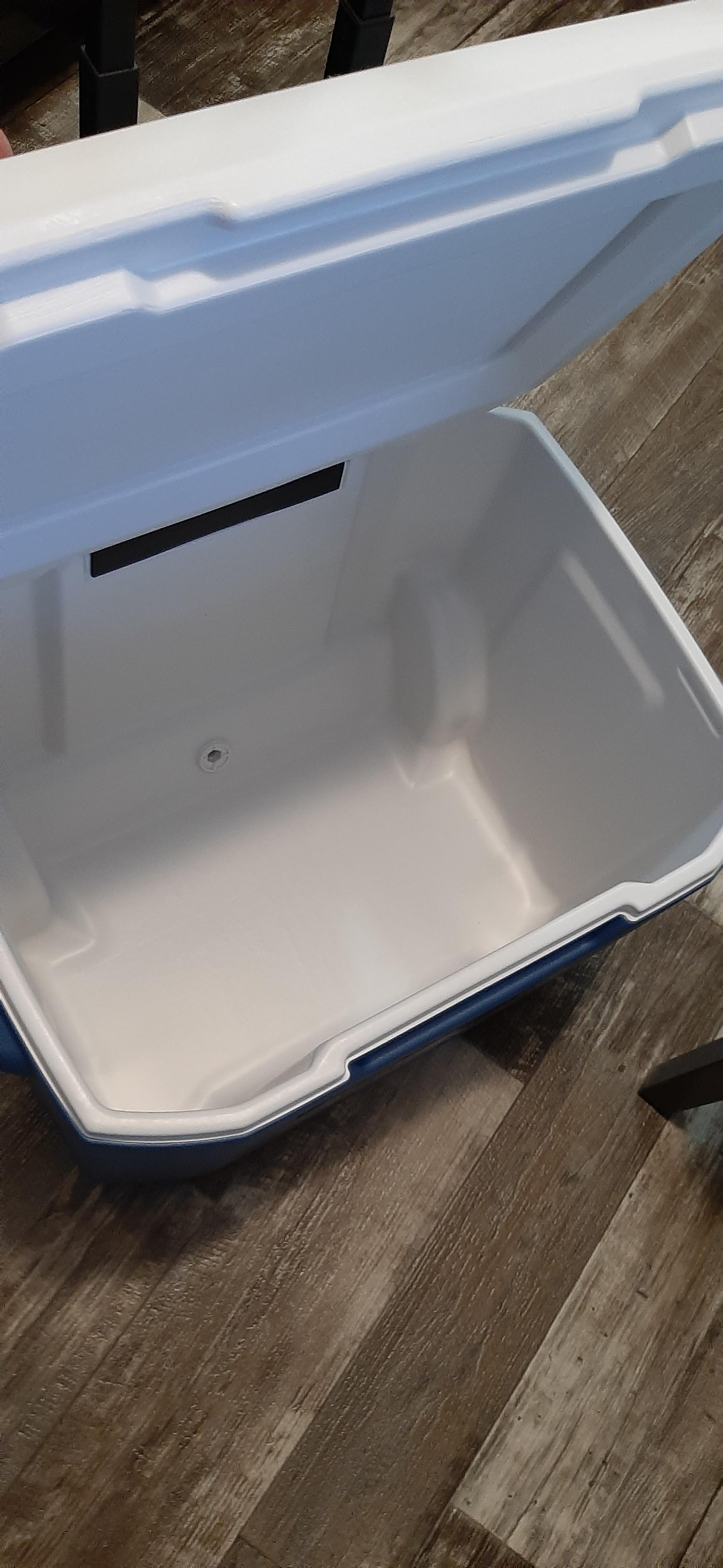Coleman Xtreme Rolling Cooler with Wheels, Extra-Walled Insulation Keeps Ice up to 5 Days, Portable Wheeled Hard Chiller customer photo 2