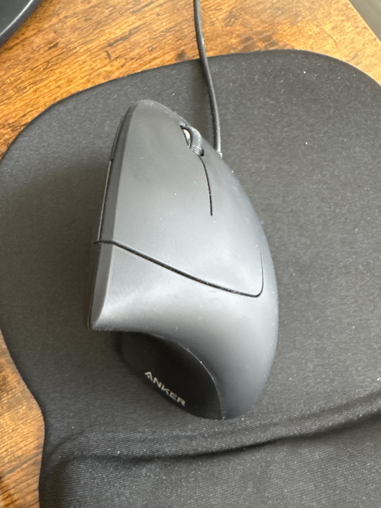 Anker USB Wired Vertical Mouse, Ergonomic Mouse for Computer and Laptops | Vertical Mouse with 5 Buttons, 1000/1600 DPI, Optical Technology, USB Corded for Computer and Laptop, Black customer photo 1