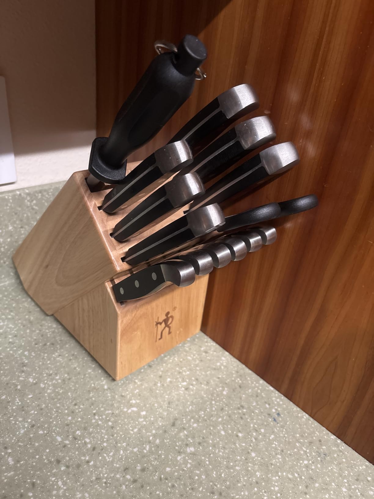 HENCKELS Statement Premium Quality 15-Piece Knife Block Set, Natural, Razor-Sharp, German Engineered Informed by 100+ Years of Mastery, Lightweight and Strong, Dishwasher Safe customer photo 1