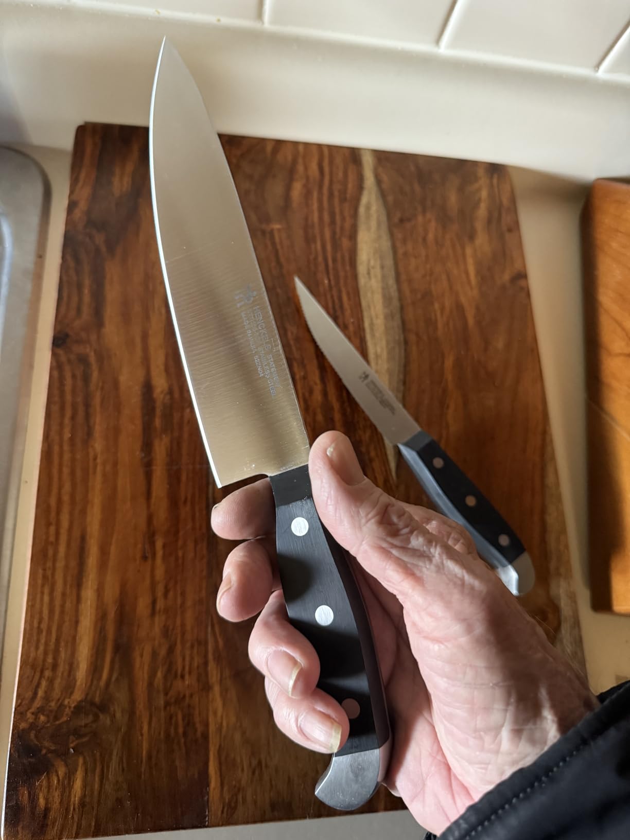 HENCKELS Statement Premium Quality 15-Piece Knife Block Set, Natural, Razor-Sharp, German Engineered Informed by 100+ Years of Mastery, Lightweight and Strong, Dishwasher Safe customer photo 2