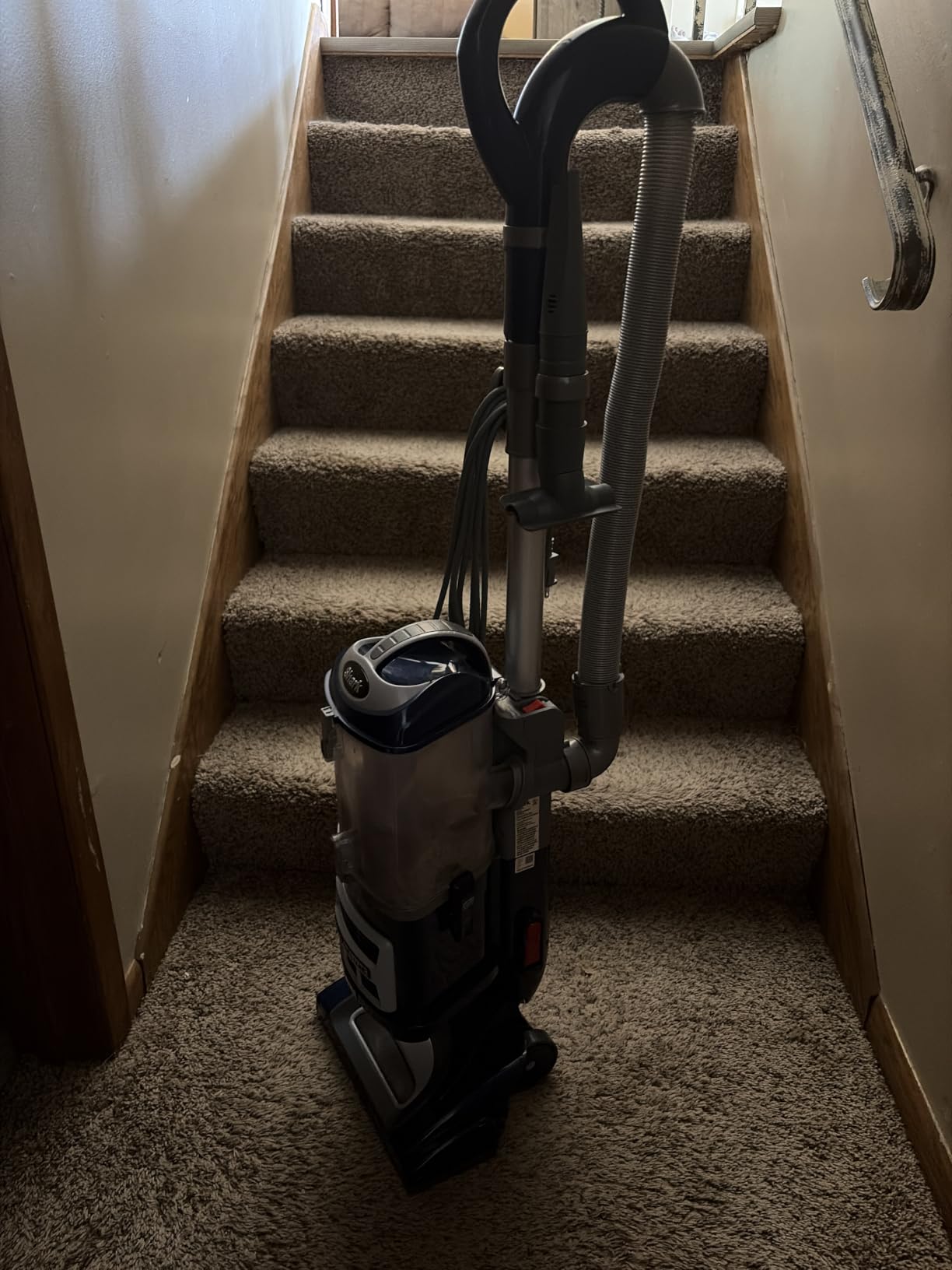 Shark Navigator Lift-Away Vacuum, HEPA, Carpet and Pet Hair, Blue, NV360 | Lift-Away Pod, Carpet and Hard Floor Cleaning, Swivel Steering, Brushroll Shutoff, 0.9-Qt Dust Cup, Upholstery/Crevice Tools customer photo 1