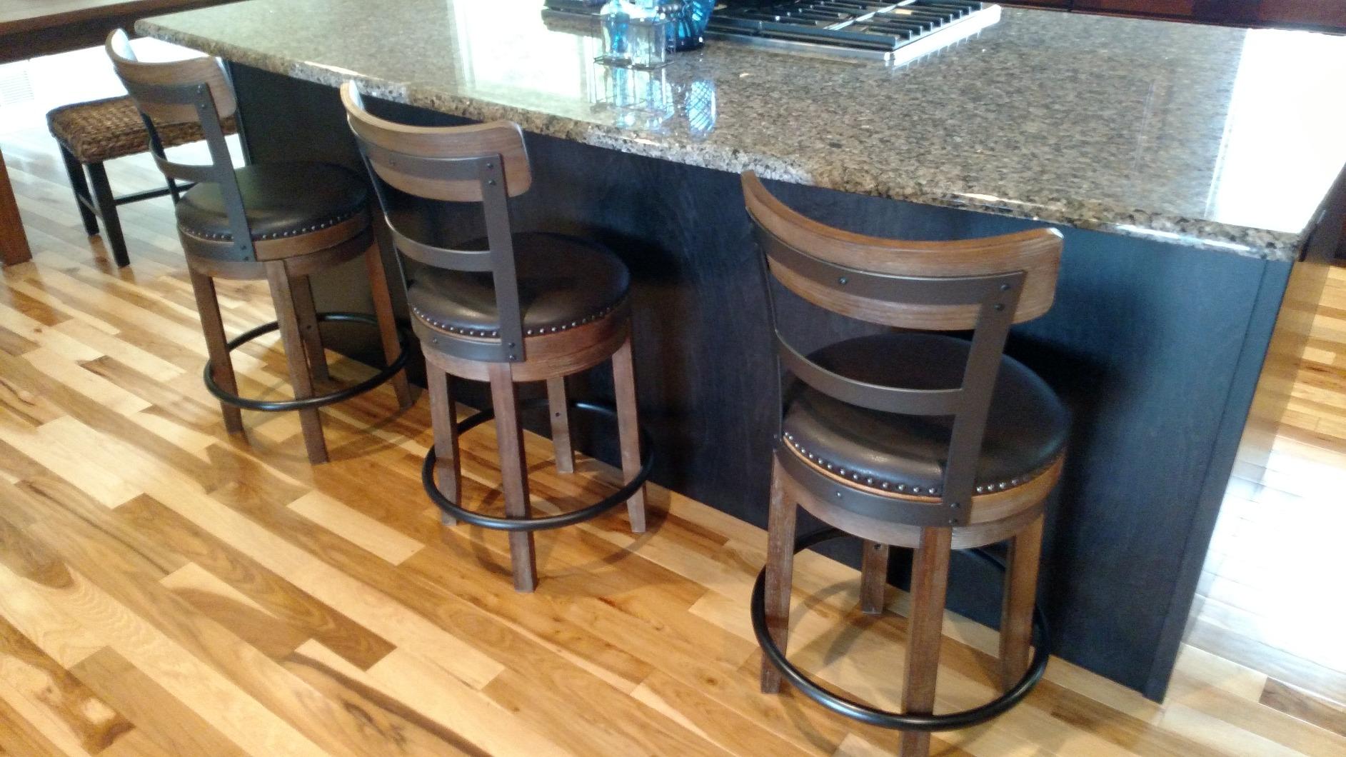 Signature Design by Ashley Pinnadel Counter Height Swivel Bar Stool, Brown | Wood, engineered wood & metal frame, Faux leather cushion, 24.25 inch seat, Smooth 360-degree rotation, Metal footrest customer photo 1