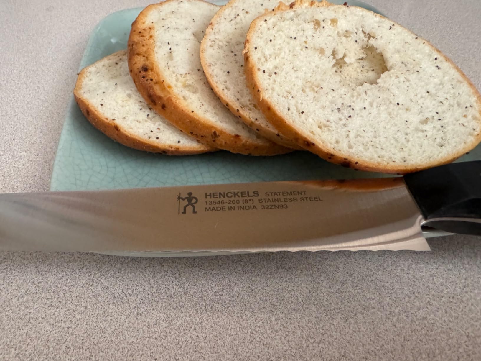 HENCKELS Statement 8-Inch Bread Knife, Razor-Sharp, German Engineered | Informed by 100+ Years of Mastery. Dishwasher Safe, Ideal for Homemade Bread, Thick Crusts, Breads, and Cakes customer photo 2