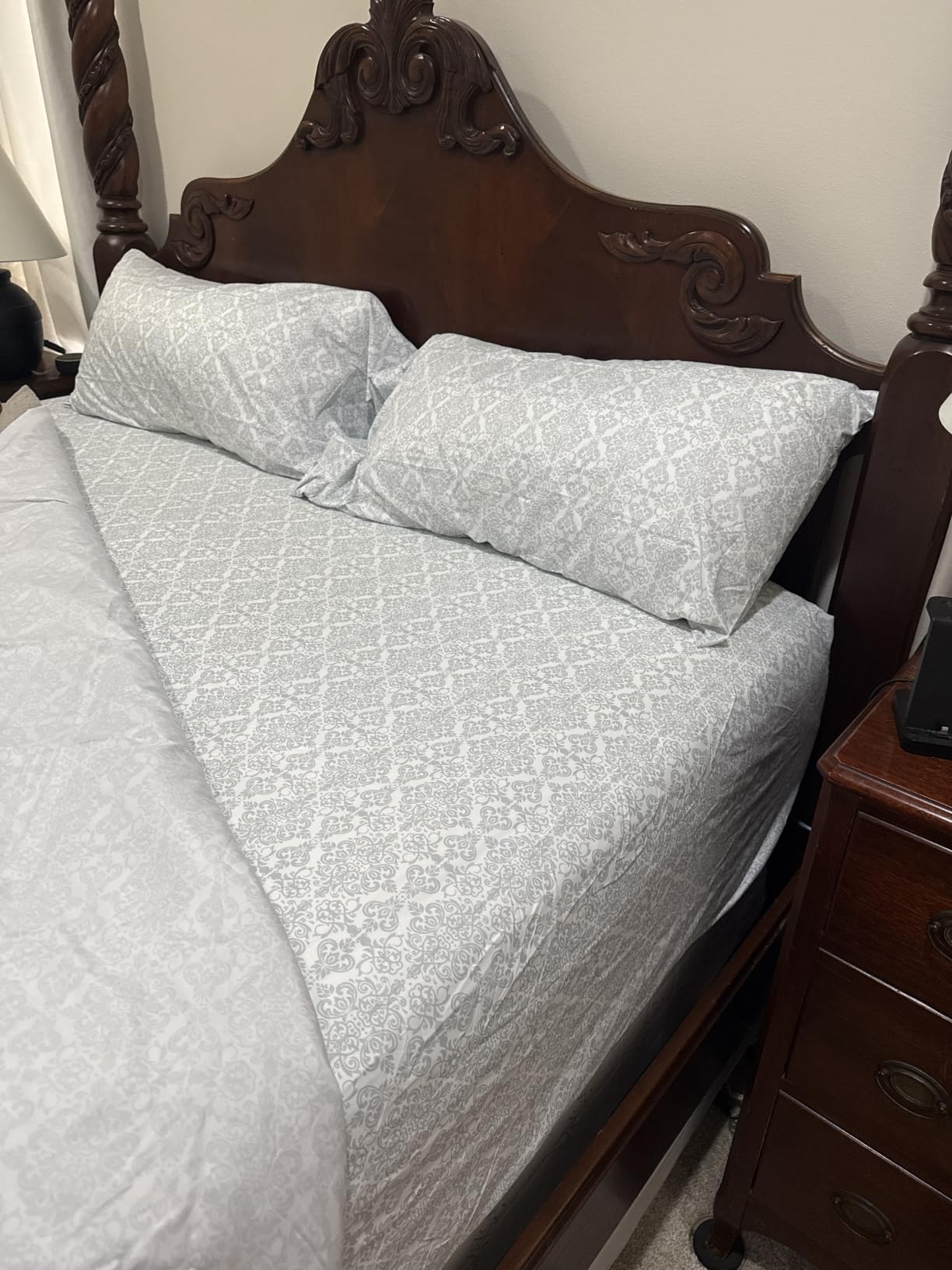 Mellanni Iconic 4-Piece, Ultra Soft Sheet Set (Queen, White) customer photo 1