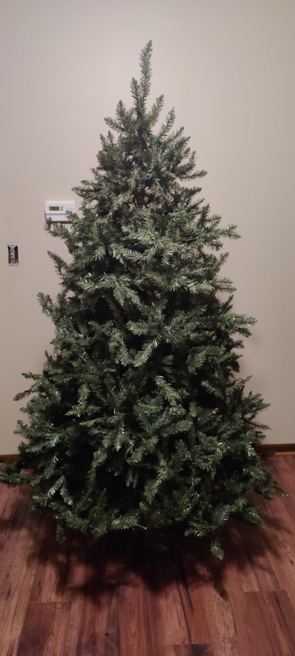 National Tree Company 6ft Unlit Dunhill Fir Artificial Full Christmas Tree | 1,430 Tips, Includes Stand, Green customer photo 2