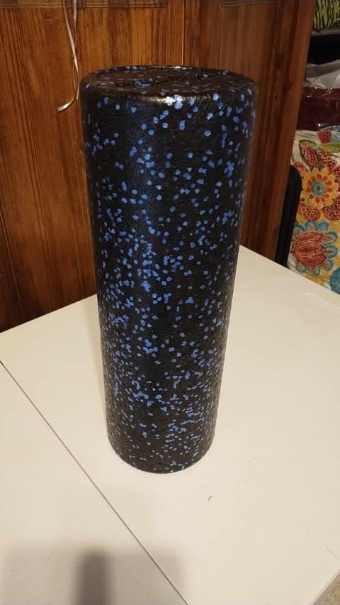 Amazon Basics High-Density Foam Roller for Exercise and Recovery, 18 Inches, Black customer photo 1
