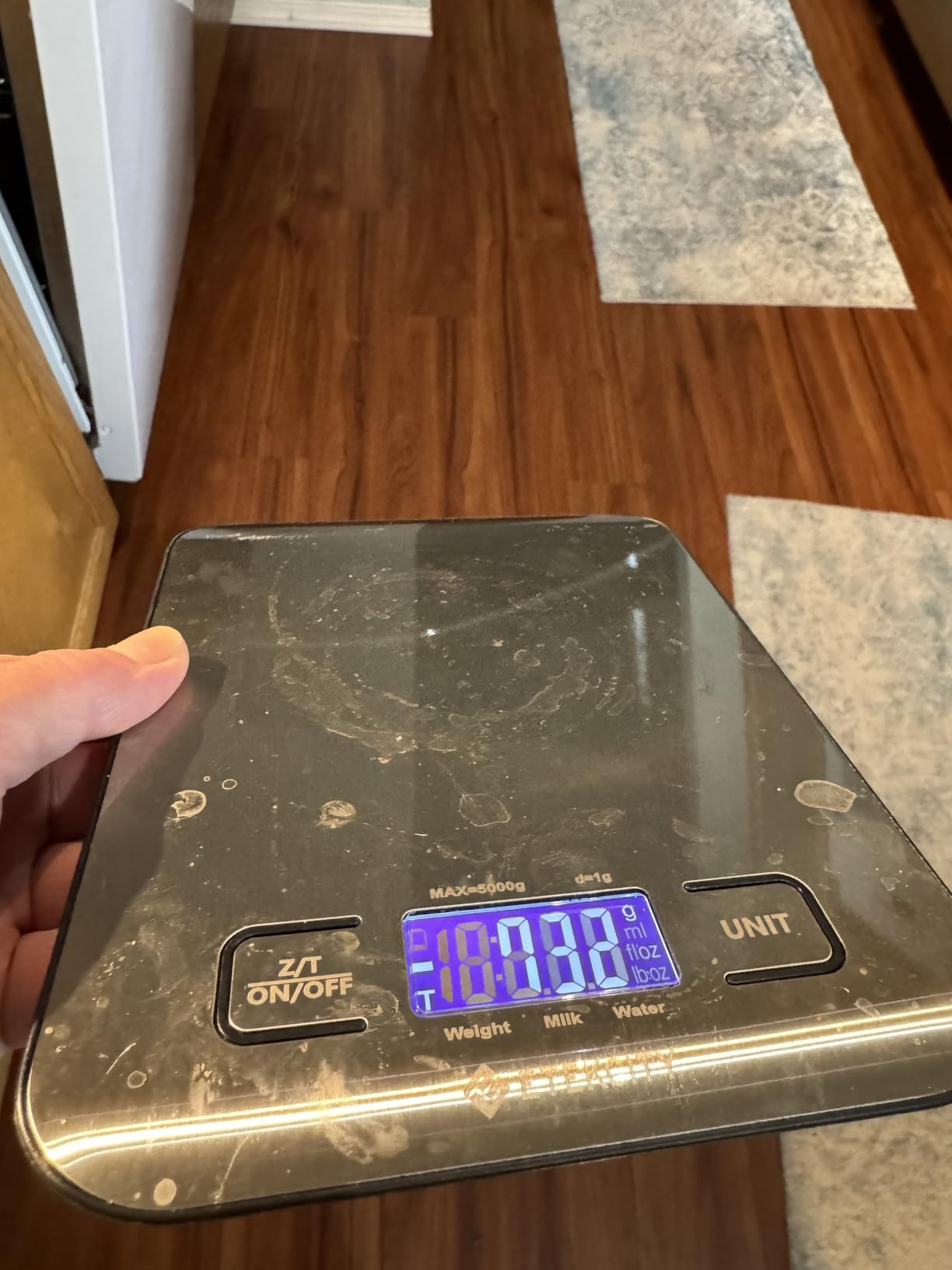 Etekcity Food Kitchen Scale, Digital Grams and Ounces, 11lb | Tare function, ideal for baking, weight loss, keto, meal prep, packages, liquids and jewelry, 304 Stainless Steel customer photo 1