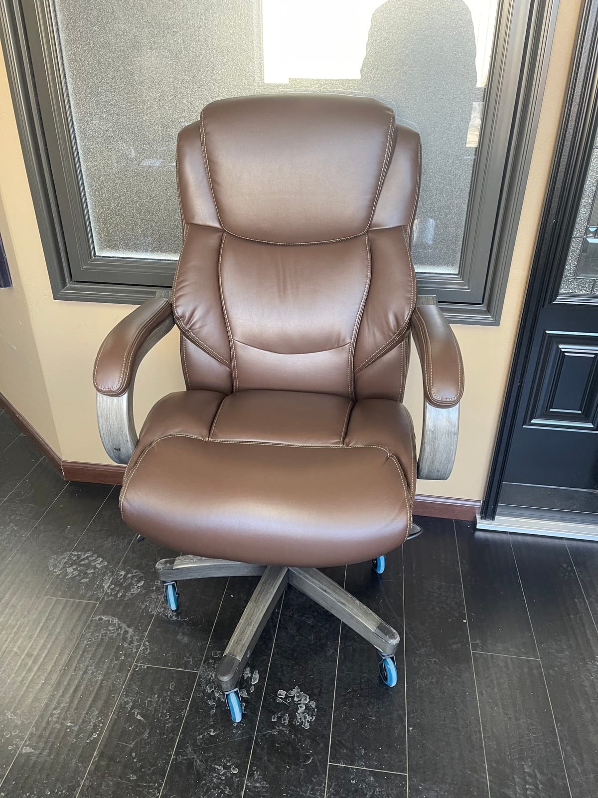 La-Z-Boy Big and Tall Executive Office Chair Lumbar Support, Leather Chair | Delano, Wood Arms Base, 350lb Capacity Home Office Chair, Memory Foam Seat Cushion, Adjustable Height & Tilt, Chestnut Brown customer photo 2
