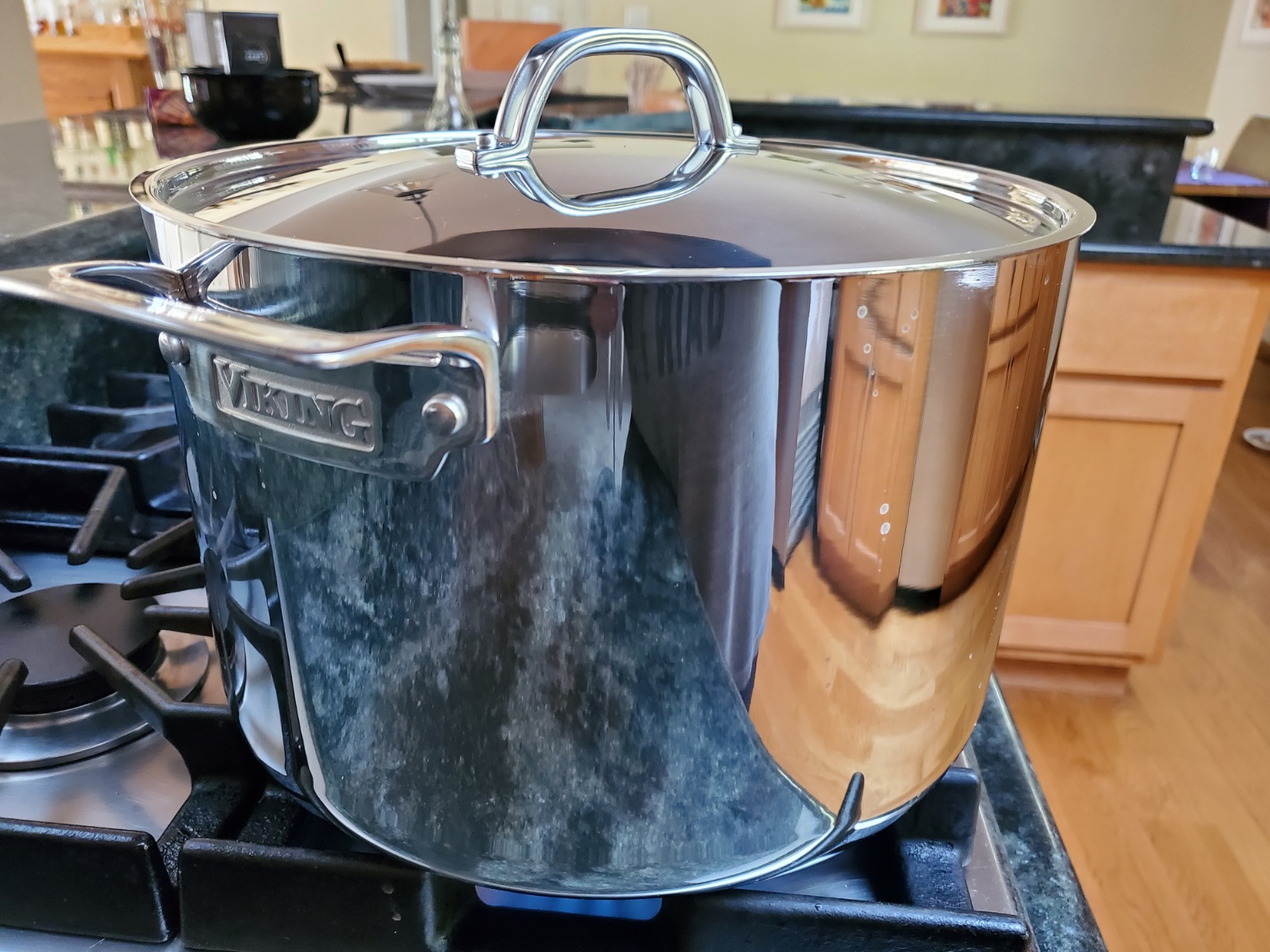 Viking 3-Ply Stainless Steel Stock Pot, 12 Quart Soup Cooking Pot with Lid, Kitchen Cookware, Dishwasher and Oven Safe, Induction Ready, Silver customer photo 1