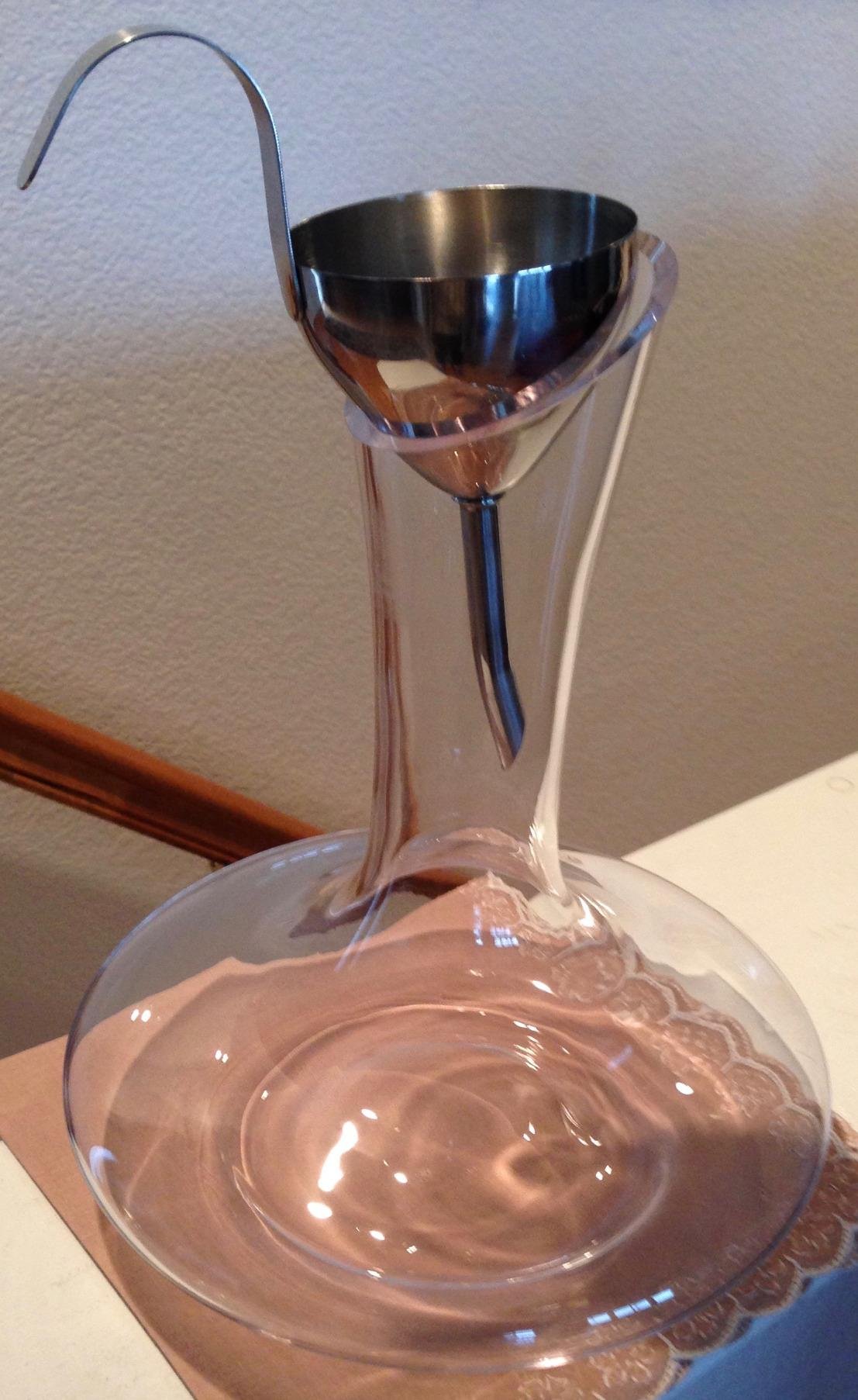 Le Chateau Large Elegant Crystal Wine Decanter with Aerator - 750ml Glass Decanter - Hand-Blown Lead-Free Clear Glass Carafe with Aerator - Hand Held Gifts Red Wine Accessories/for Wine Lovers customer photo 2