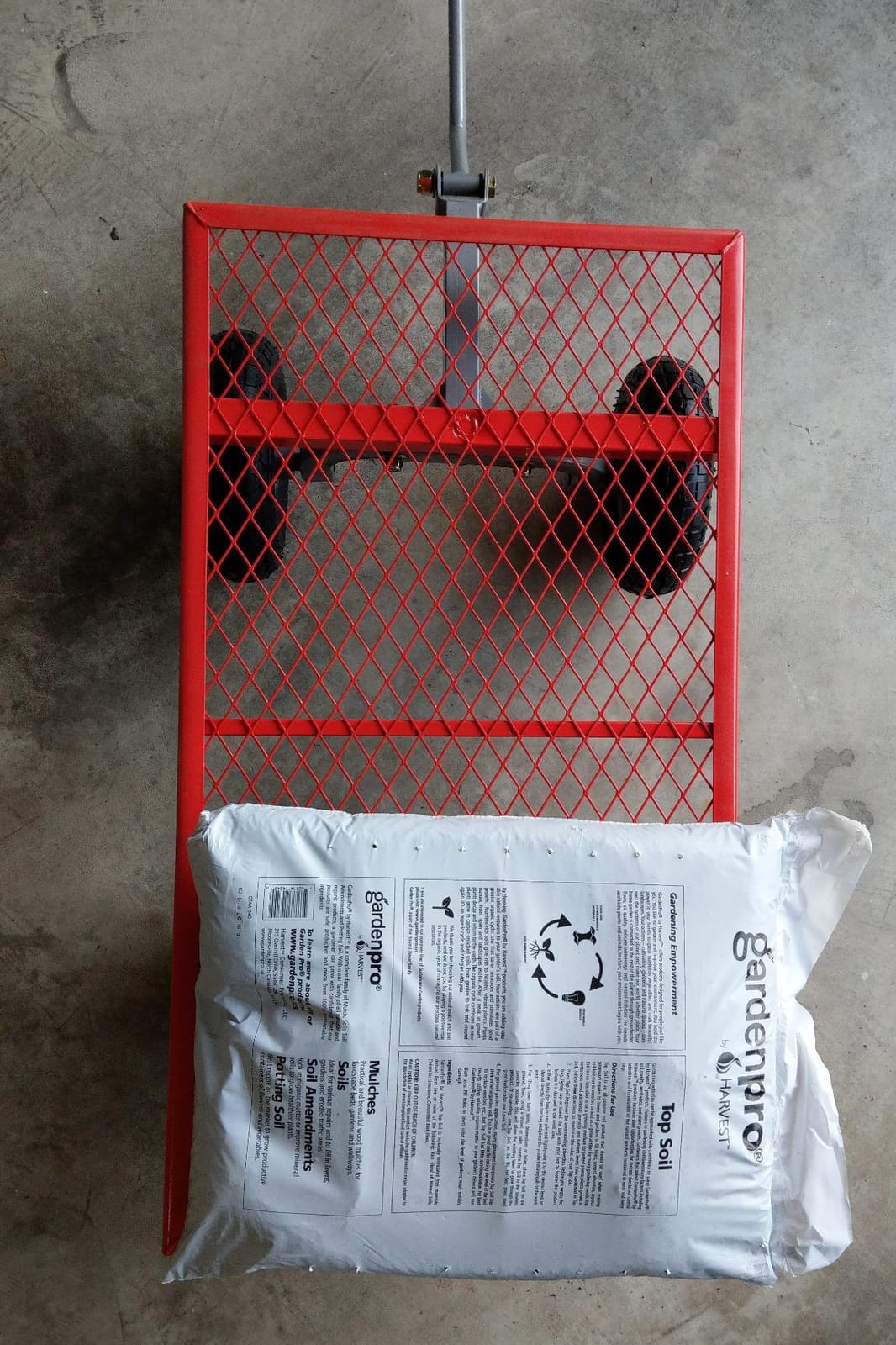 Gorilla Carts Steel Utility Garden Cart, 800 lb. Capacity, 4 Cu Ft, Red customer photo 1