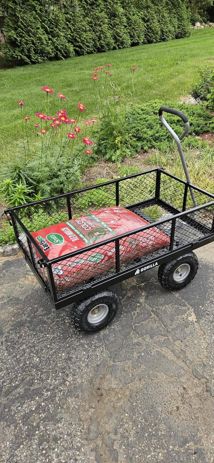 Gorilla Carts Steel Utility Garden Cart, 800 lb. Capacity, 4 Cu Ft, Red customer photo 2