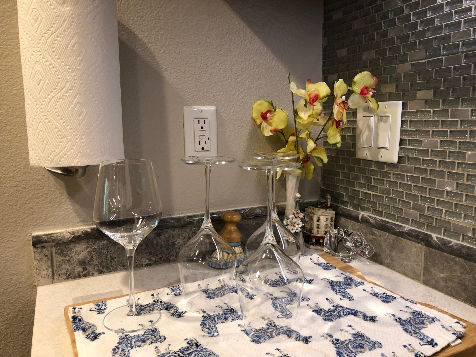 Libbey Signature All Purpose Wine Glasses, Stemmed, Modern White and Red Wine Glass Set of 4, Elegant Glassware Sets for Weddings, Birthdays customer photo 2