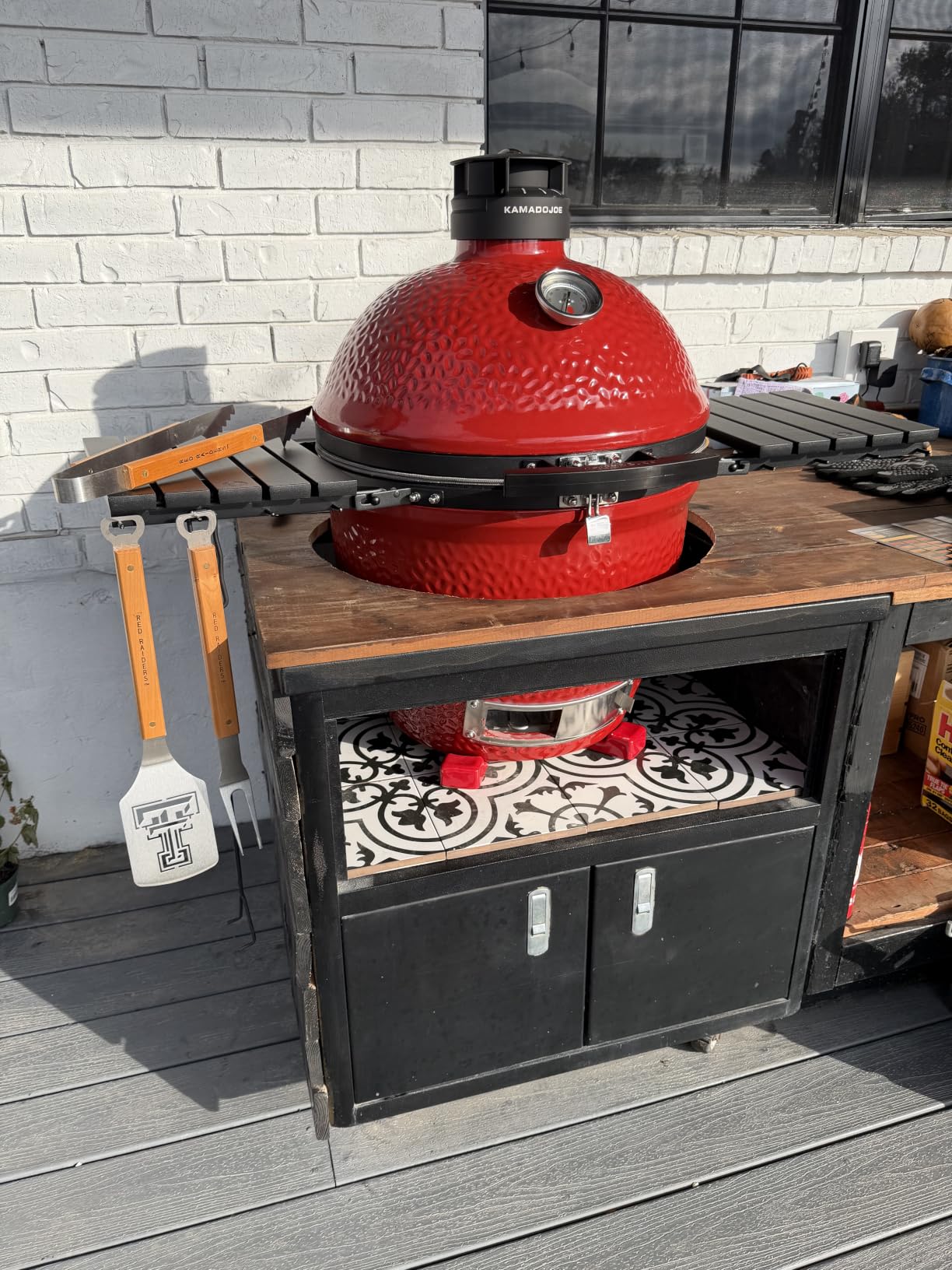 Classic Joe Series II 18-inch Ceramic Charcoal Grill and Smoker with Cart, Side Shelves, Stainless Steel Grates and 250 Cooking Square Inches customer photo 1
