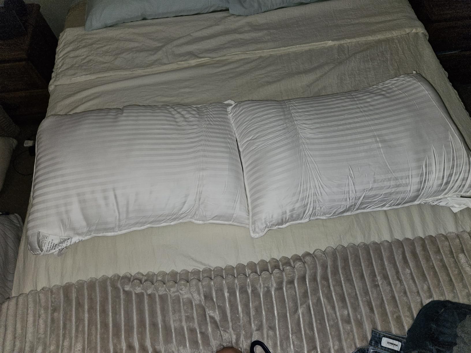 Beckham Hotel Collection Bed Pillows Standard/Queen Size Set of 2 - Original Soft Down Alternative Pillow for Sleeping, Soft Support for Back, Stomach or Side Sleepers customer photo 1
