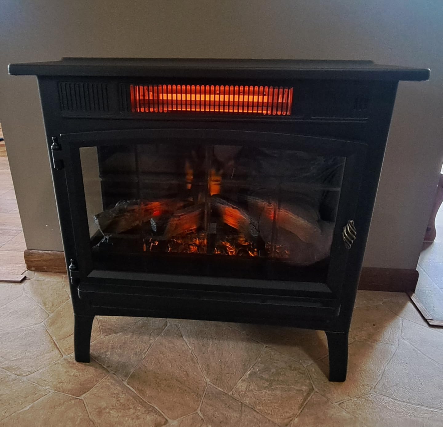duraflame Freestanding Electric Fireplace Stove Heater with 3D Flame Effect for 1,000 Sq. Ft. Room, Black customer photo 1