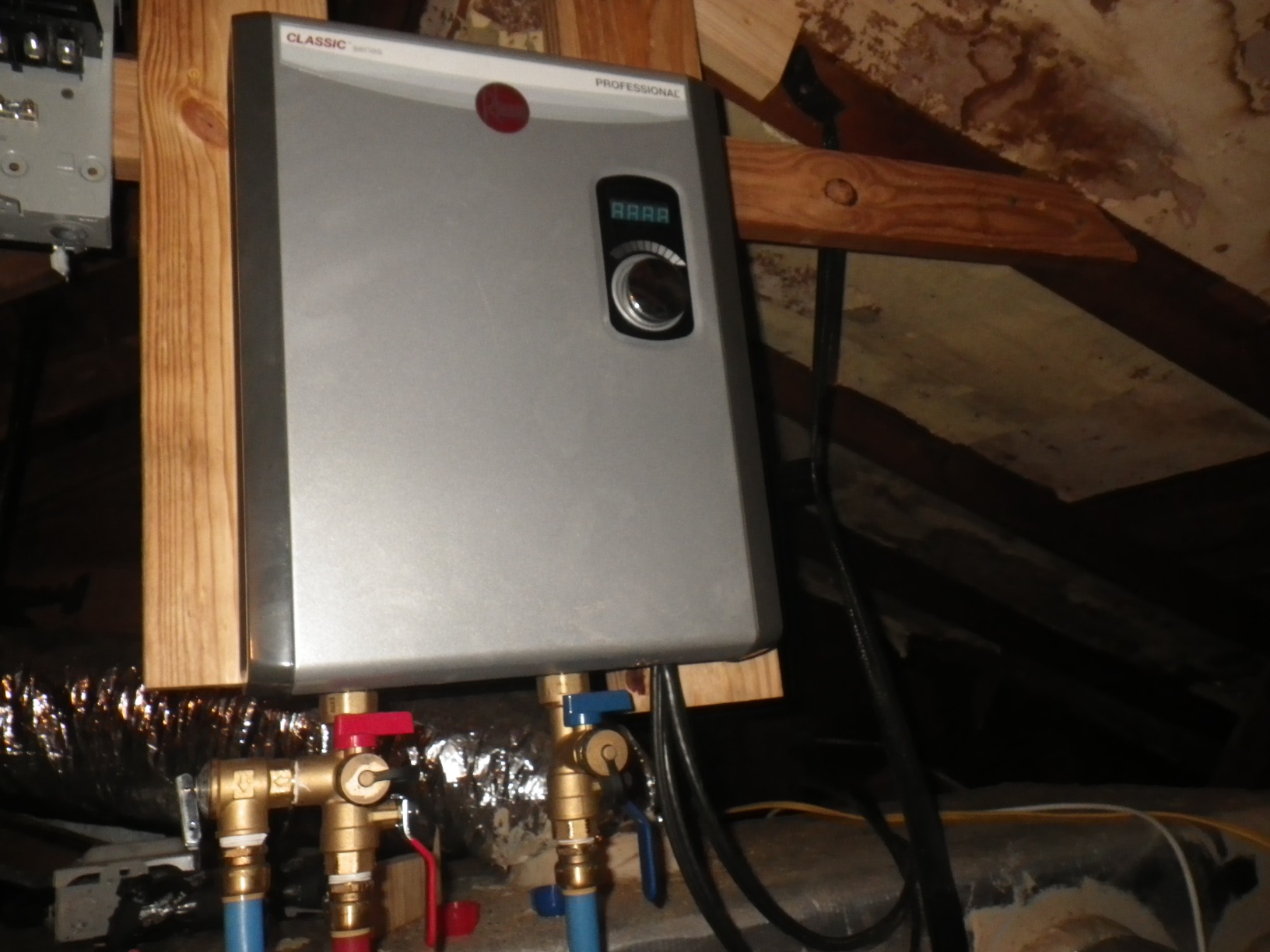 Rheem 18kW 240V Tankless Electric Water Heater, Gray customer photo 1