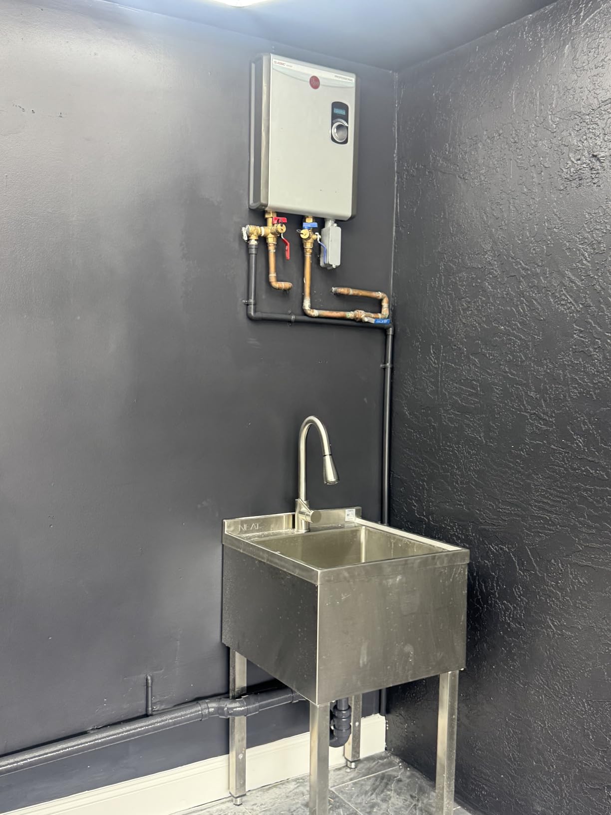 Rheem 18kW 240V Tankless Electric Water Heater, Gray customer photo 2