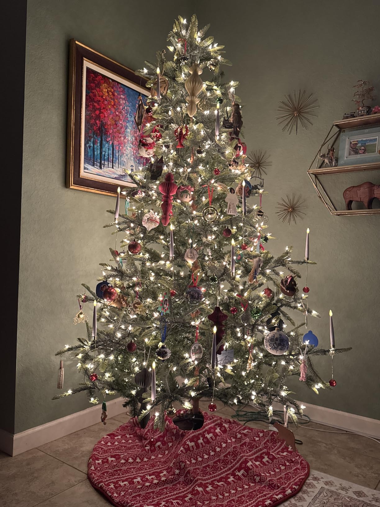 Puleo International 7.5ft Pre-Lit Aspen Fir Artificial Christmas Tree with 700 Clear Lights, 1319 Realistic Dense Branch Tips, Easy Setup Artificial Trees with Sturdy Metal Stand customer photo 1