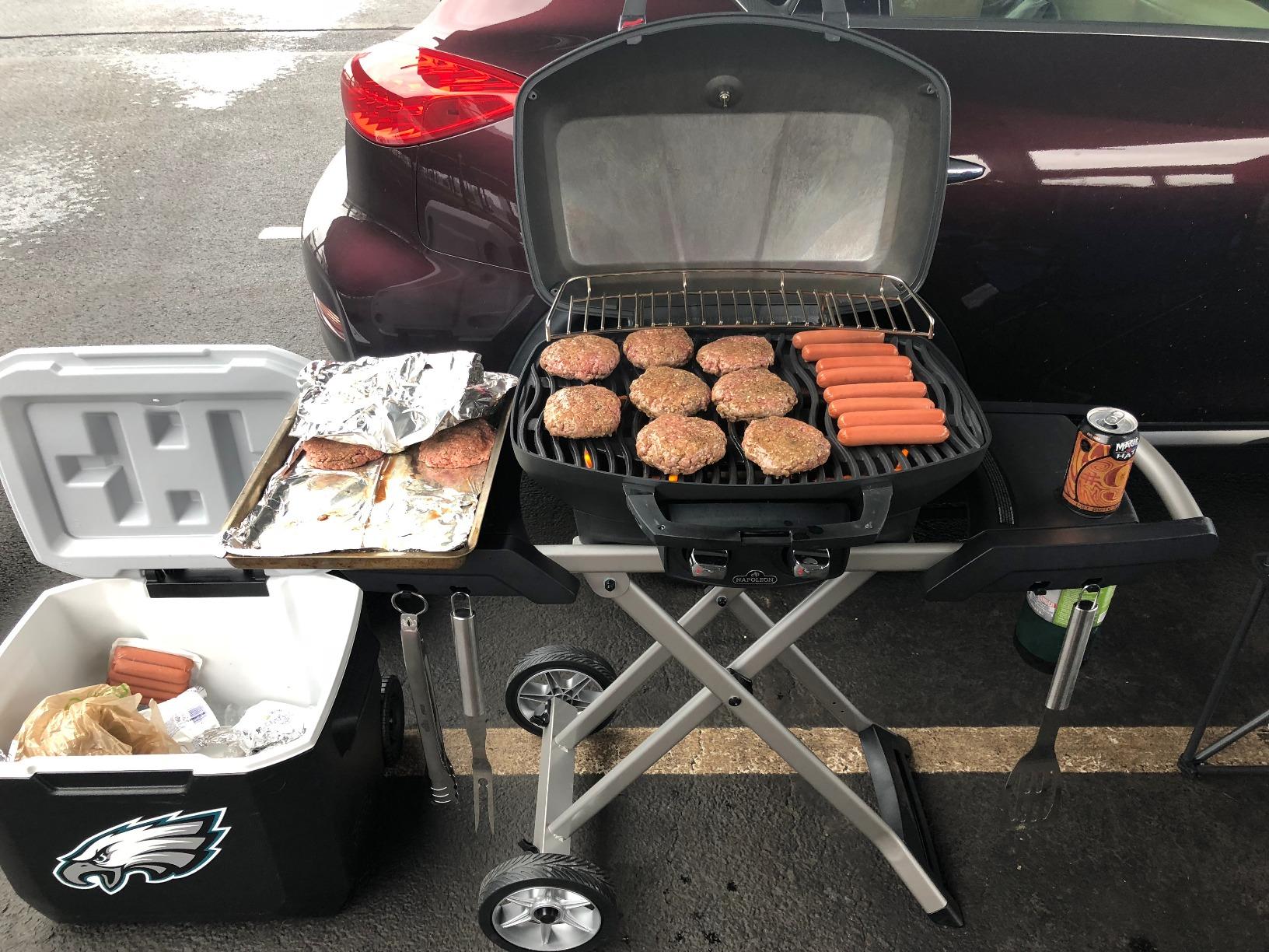 Napoleon TravelQ PRO285X Portable Propane Gas Grill with Foldable Scissor Cart, Black, 2 Burners, Tailgating, Camping, and Small Outdoor Spaces customer photo 1