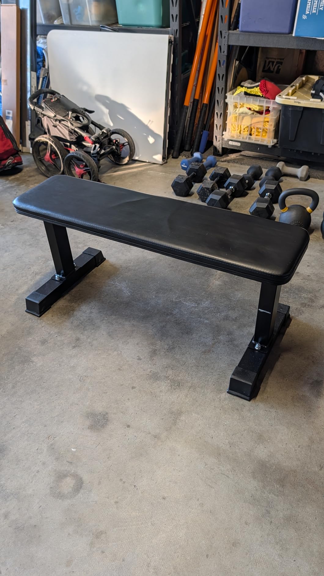 Amazon Basics Sturdy Flat Weight Bench for Home Gym, Strength Training, Stable Assembly, Black customer photo 1
