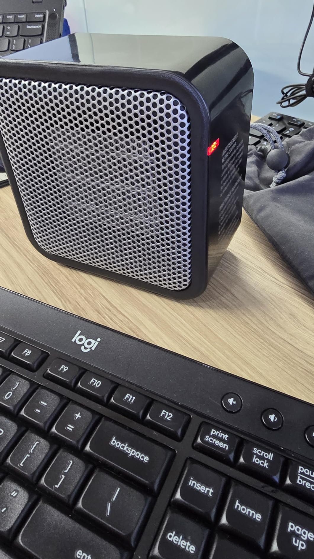 Amazon Basics Ceramic Portable Mini Space Heater for Office Desk, Indoor Use, Fast Heating, Energy Efficient, 500W, With Tip-Over Protection, Lightweight 1.4 lbs, Black customer photo 2