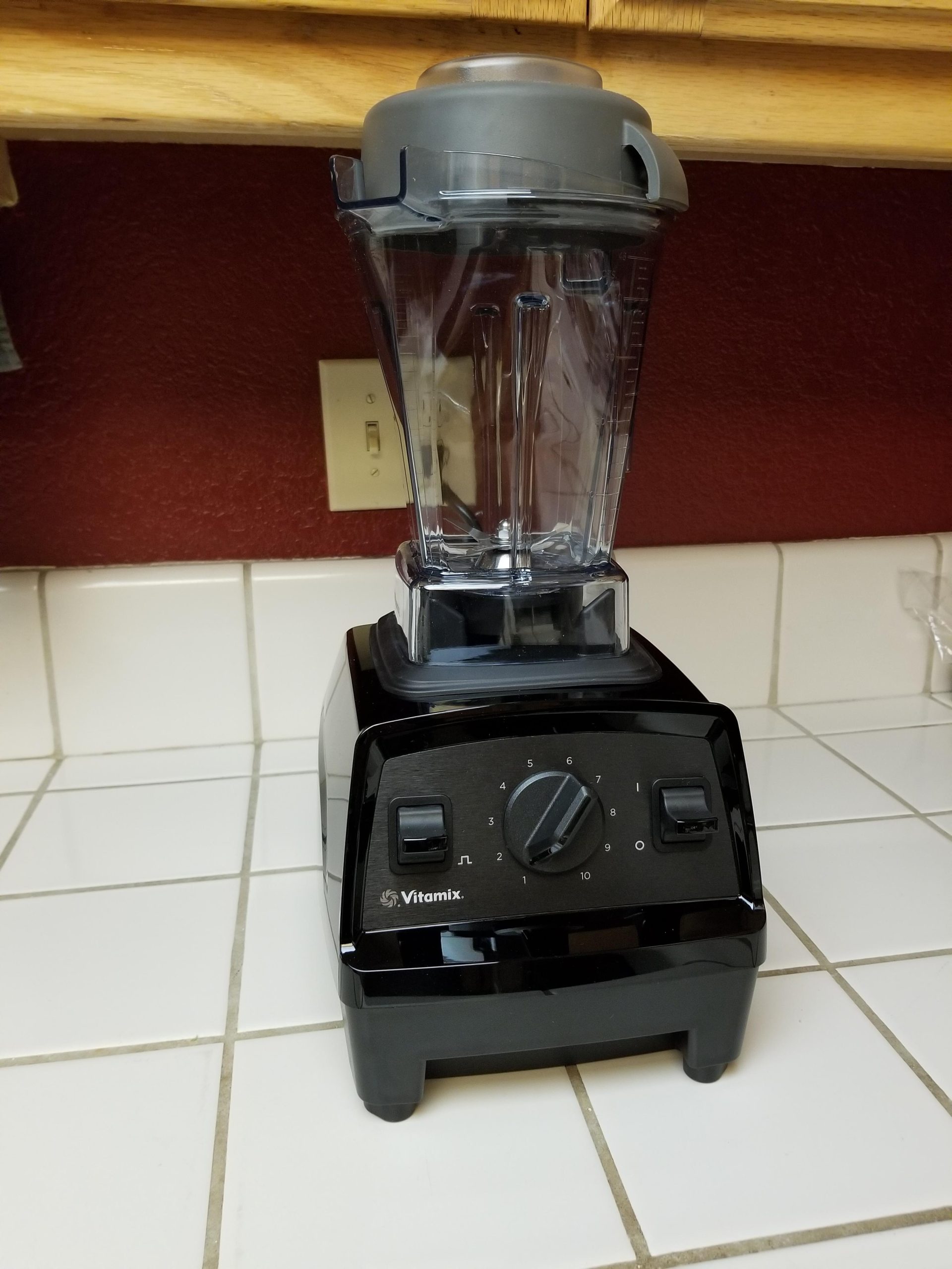 Vitamix E310 Explorian Blender, Professional-Grade, Self-Cleaning 48 oz. Container, Black customer photo 1