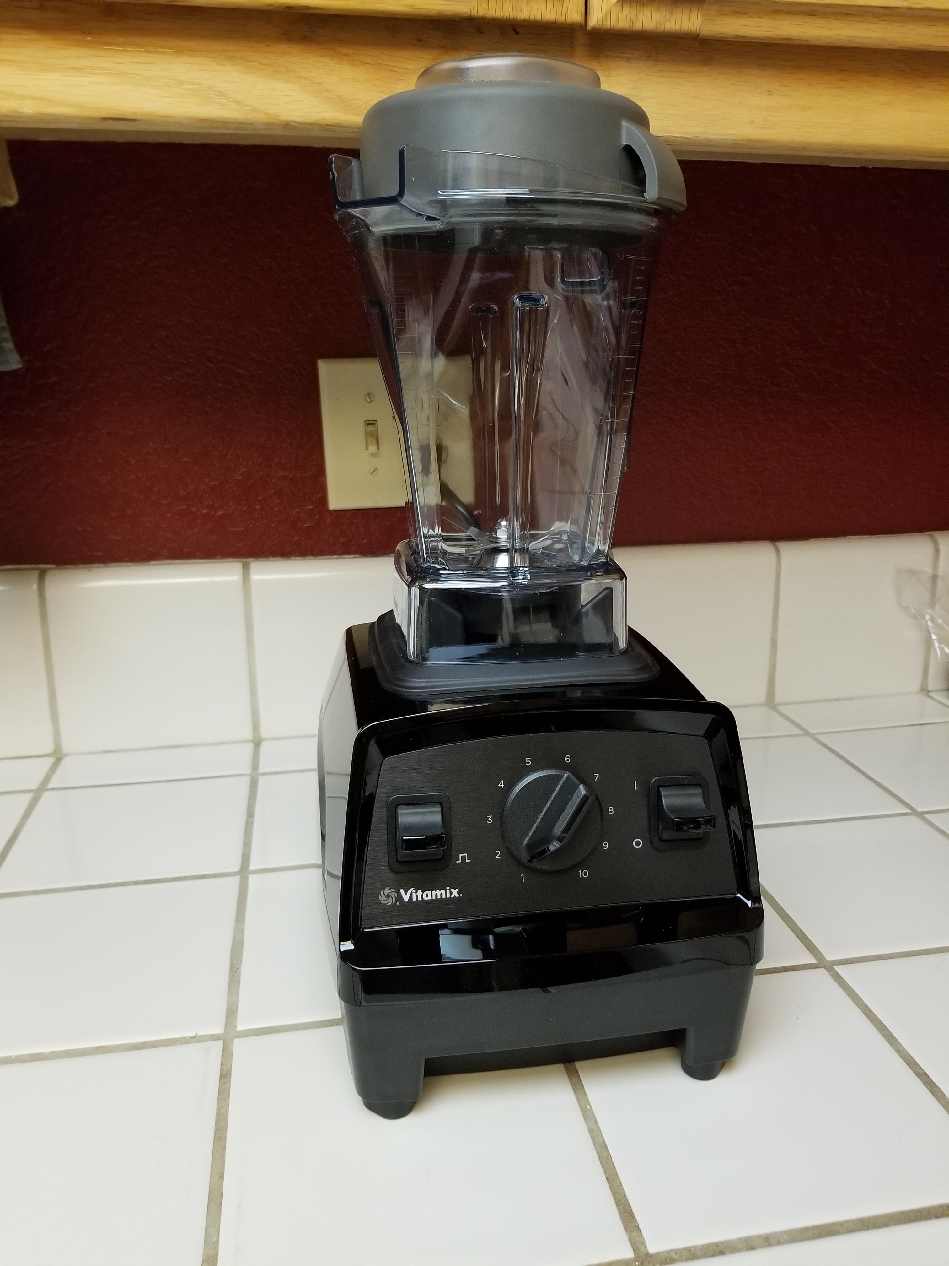 Vitamix E310 Explorian Blender, Professional-Grade, Self-Cleaning 48 oz. Container, Black customer photo 1