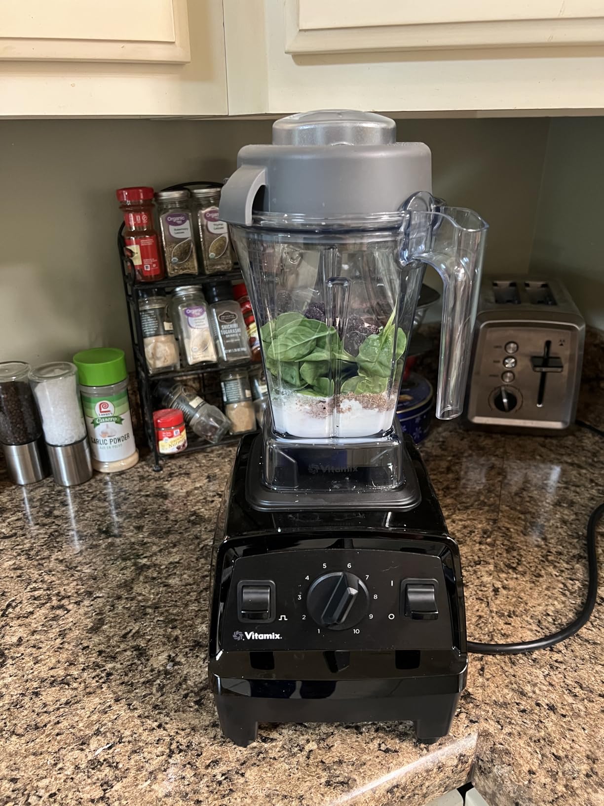 Vitamix E310 Explorian Blender, Professional-Grade, Self-Cleaning 48 oz. Container, Black customer photo 2