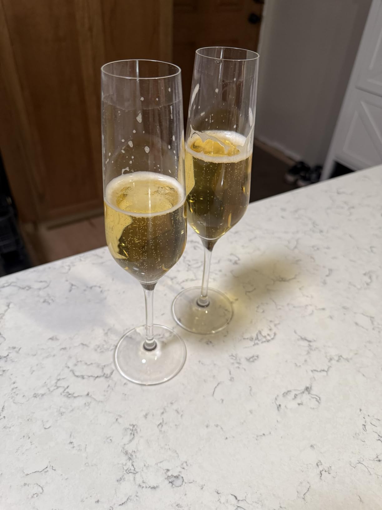 JoyJolt Champagne Glasses Layla Collection, Set of 4 - 6.7 oz Elegant Crystal Stemmed Champagne Flutes customer photo 1