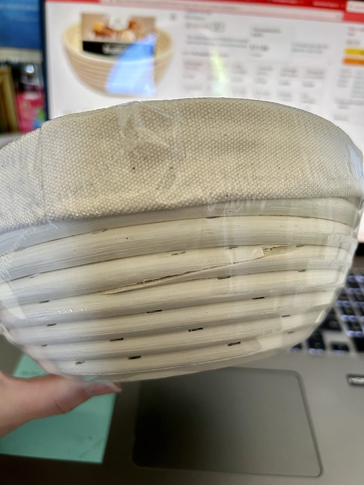 Vollum Banneton Bread Proofing Basket with Liner, Round 8.5