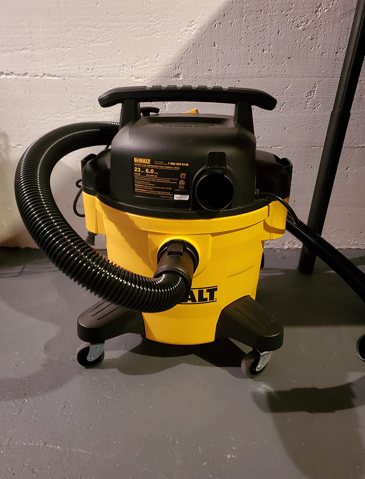 DEWALT Shop Vacuum 6 Gal 4 HP Poly Wet/Dry Vacuum with Blower DXV06P | Wet/Dry/Blower 3-in-1 Portable Poly Tank Shop Vacuum Rubberized Casters Easy Moving Ideal for Garage/Workshop/Jobsite customer photo 2