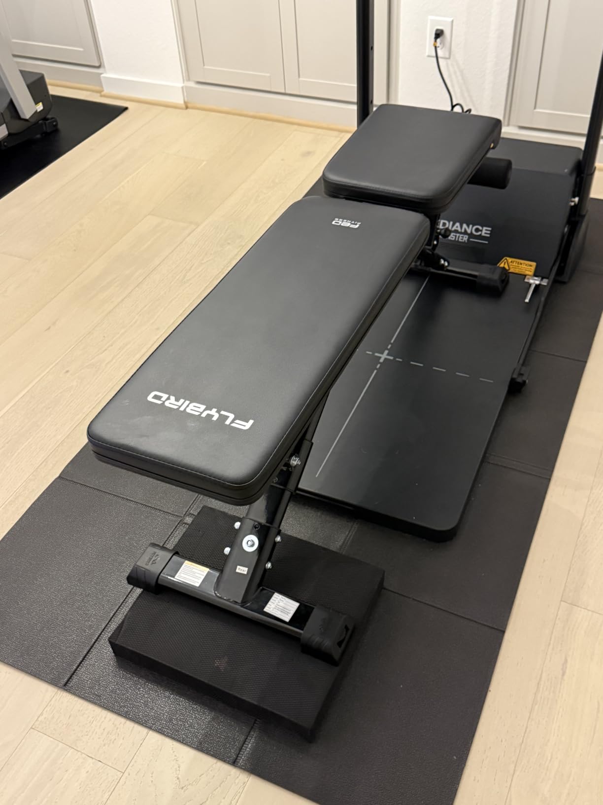 FLYBIRD WB5 Weight Bench, ASTM-Certified 800LBS Adjustable Weight Bench Workout Bench Foldable for Home Gym, 90° to -30° FID and 30in Extended Backrest for Bench Press Strength Training Exercise customer photo 2