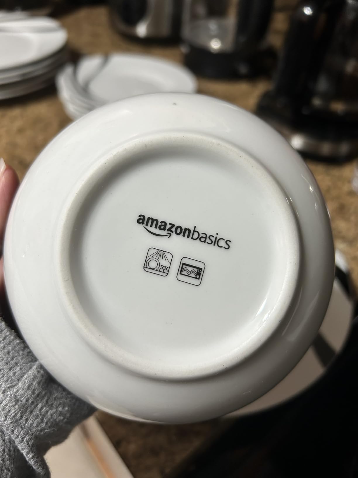 Amazon Basics 18-Piece Complete Kitchen Dinnerware Set, Microwave and Dishwasher Safe, Plates, Dishes, Bowls for Everyday Use, Service for 6, White Porcelain Coupe customer photo 2