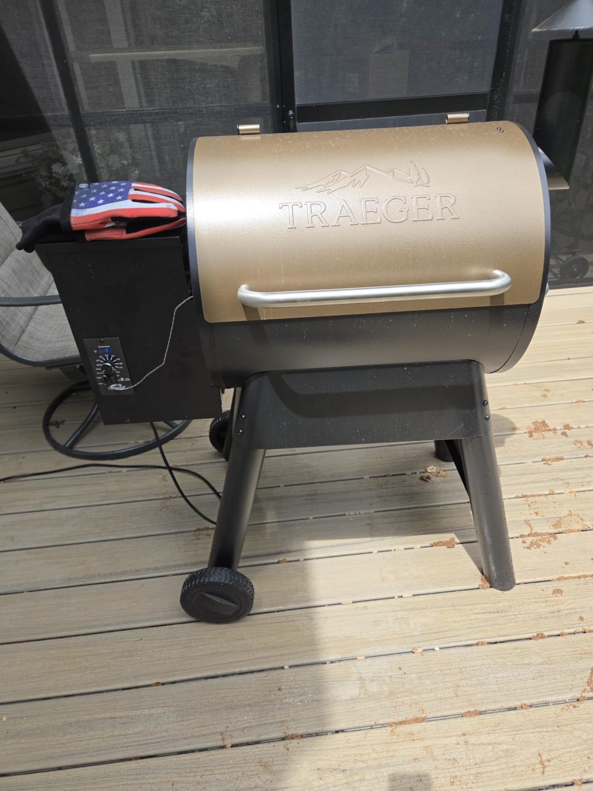 Traeger Pro 22 Wood Pellet Grill & Smoker, 572 Sq In, WiFi | 6-in-1 BBQ versatility, meat probe, 450°F max, 18 lb hopper customer photo 1