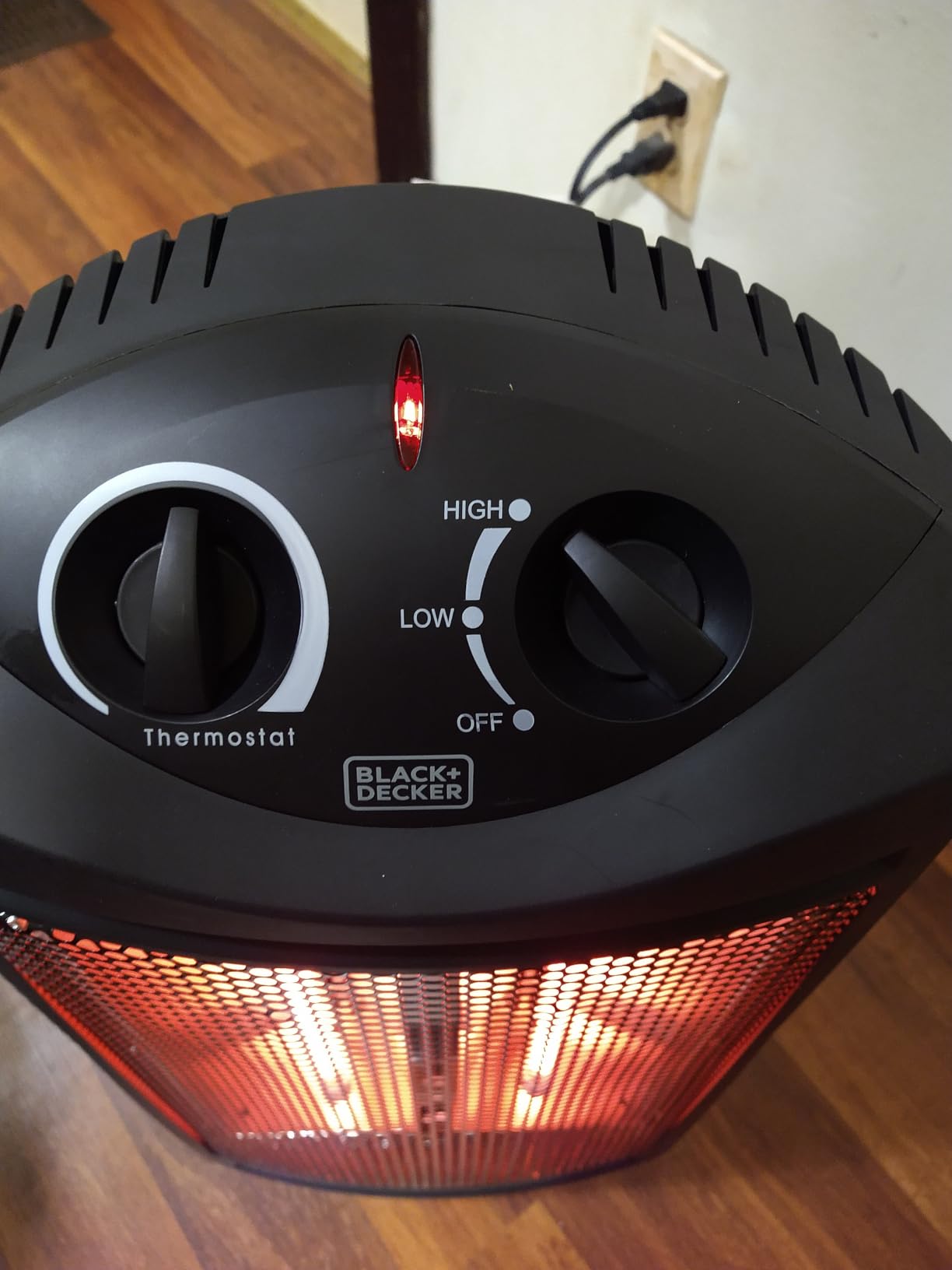 BLACK+DECKER Infrared Radiant Quartz Tower Heater, BHTI06, Black customer photo 1